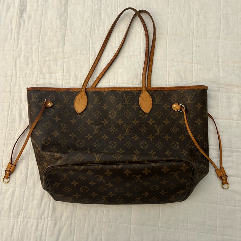 Louis Vuitton Neverfull MM. Beige Monogram. Used.